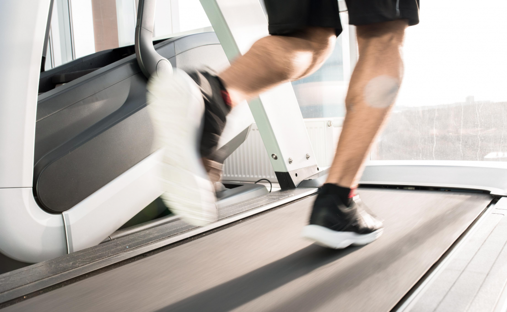 running on treadmill without shoes